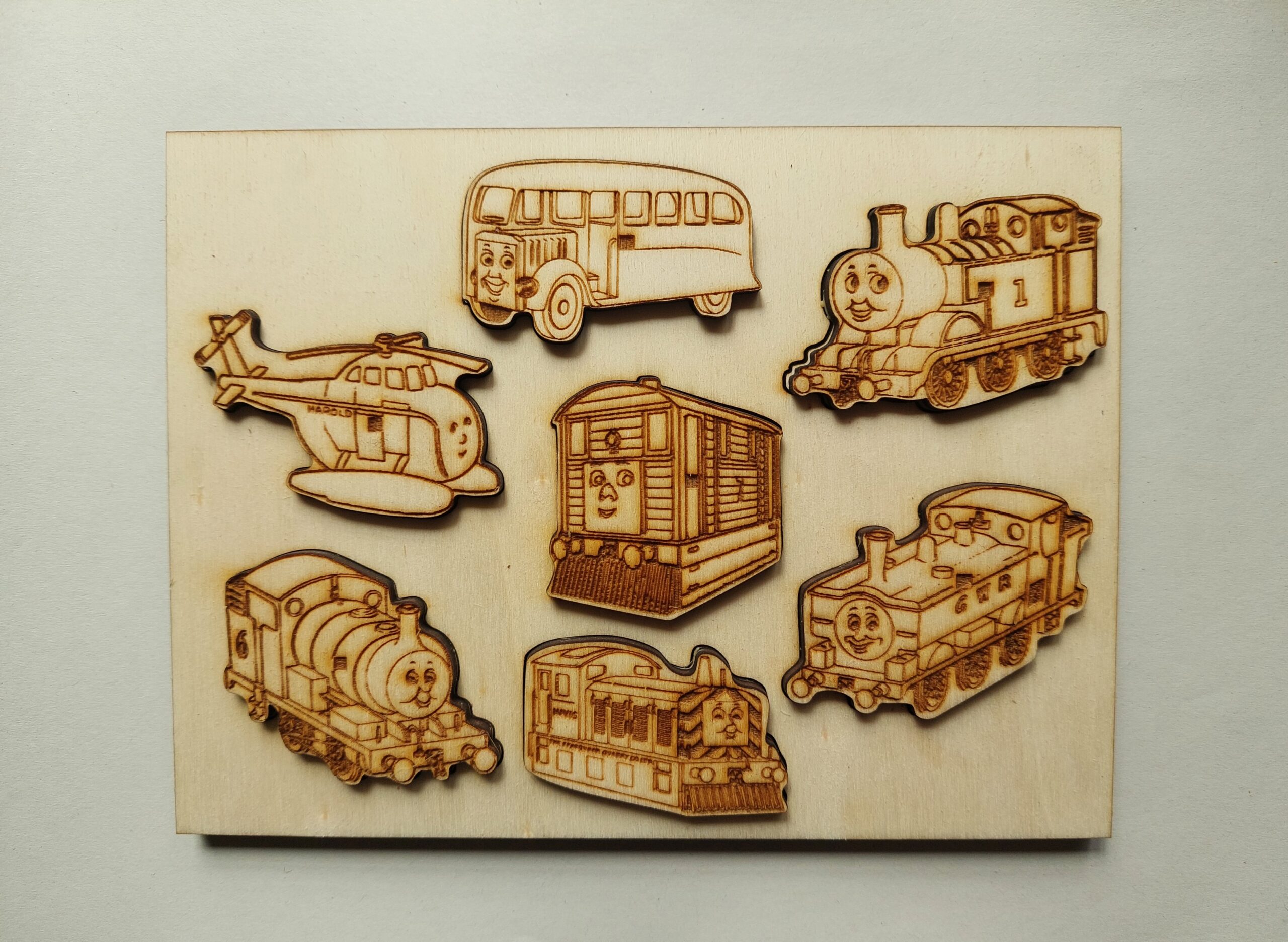 Gravírozott Fa Puzzle Játék Vonatokkal