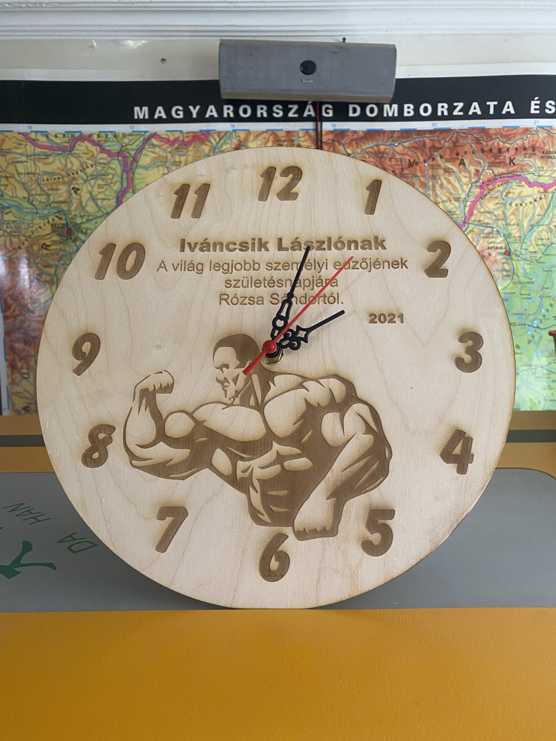 Egyedi Mintázatú Gravírozott Óra