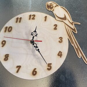 Papagájos Gravírozott Óra