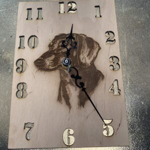 Kutyás Mintázatú Gravírozott Óra